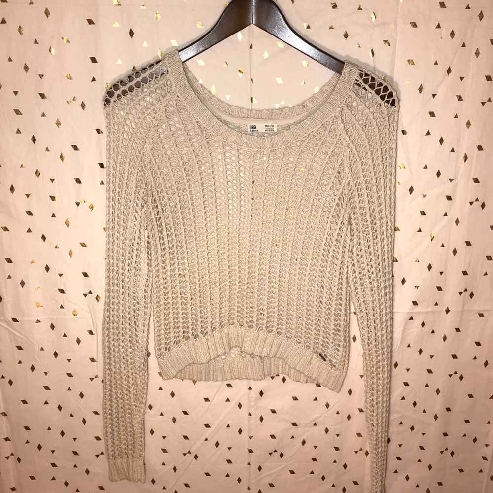 White knitted long sleeve top